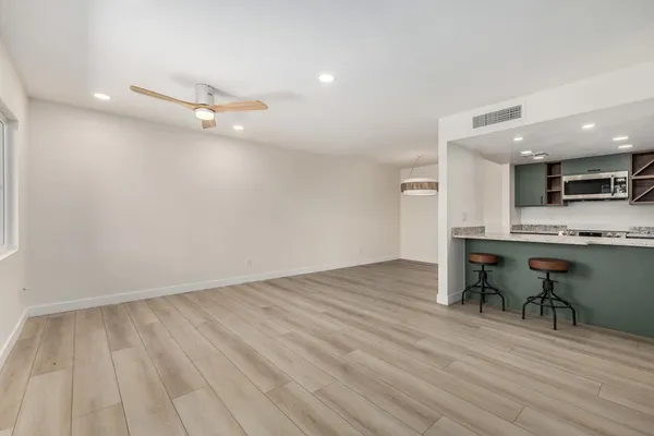 $1,800 | 222 West Brown Road, Unit 104, Mesa, AZ 85201