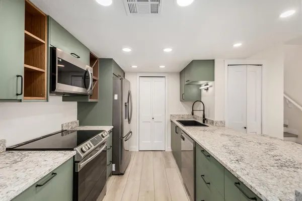 $1,800 | 222 West Brown Road, Unit 104, Mesa, AZ 85201