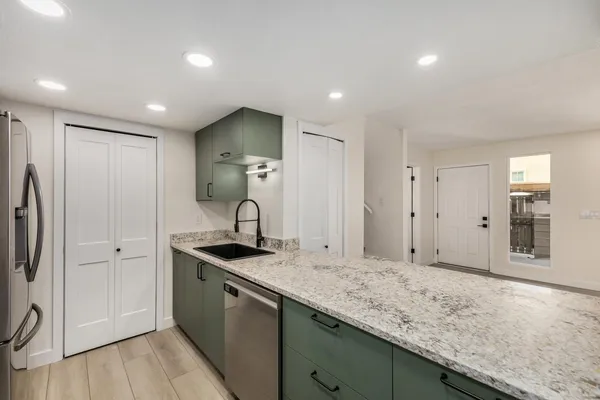 $1,800 | 222 West Brown Road, Unit 104, Mesa, AZ 85201