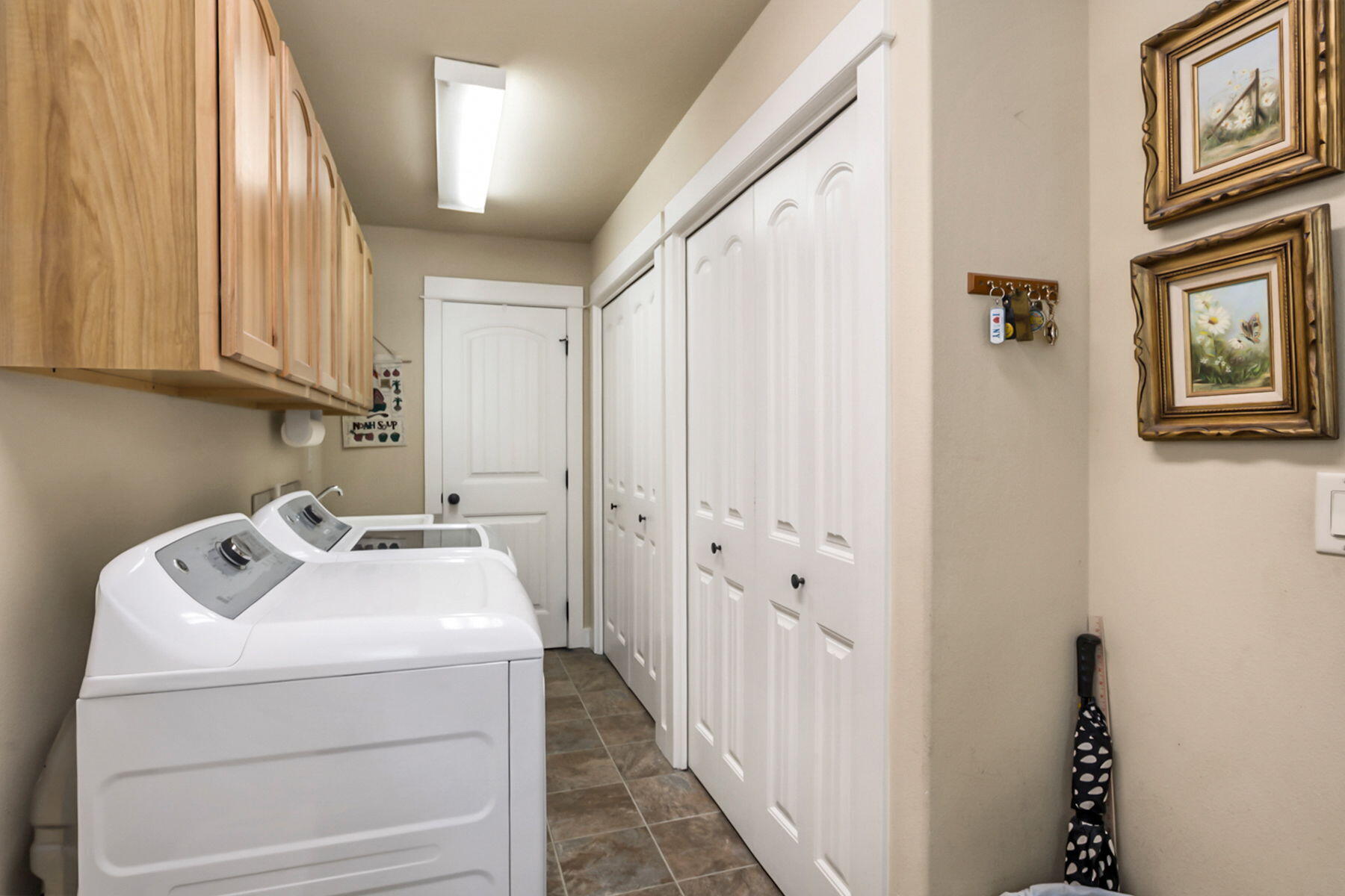 17048 Norwalk Road Bend, OR 97707 - Photo 21 of 36 a utility room with dryer and washer
