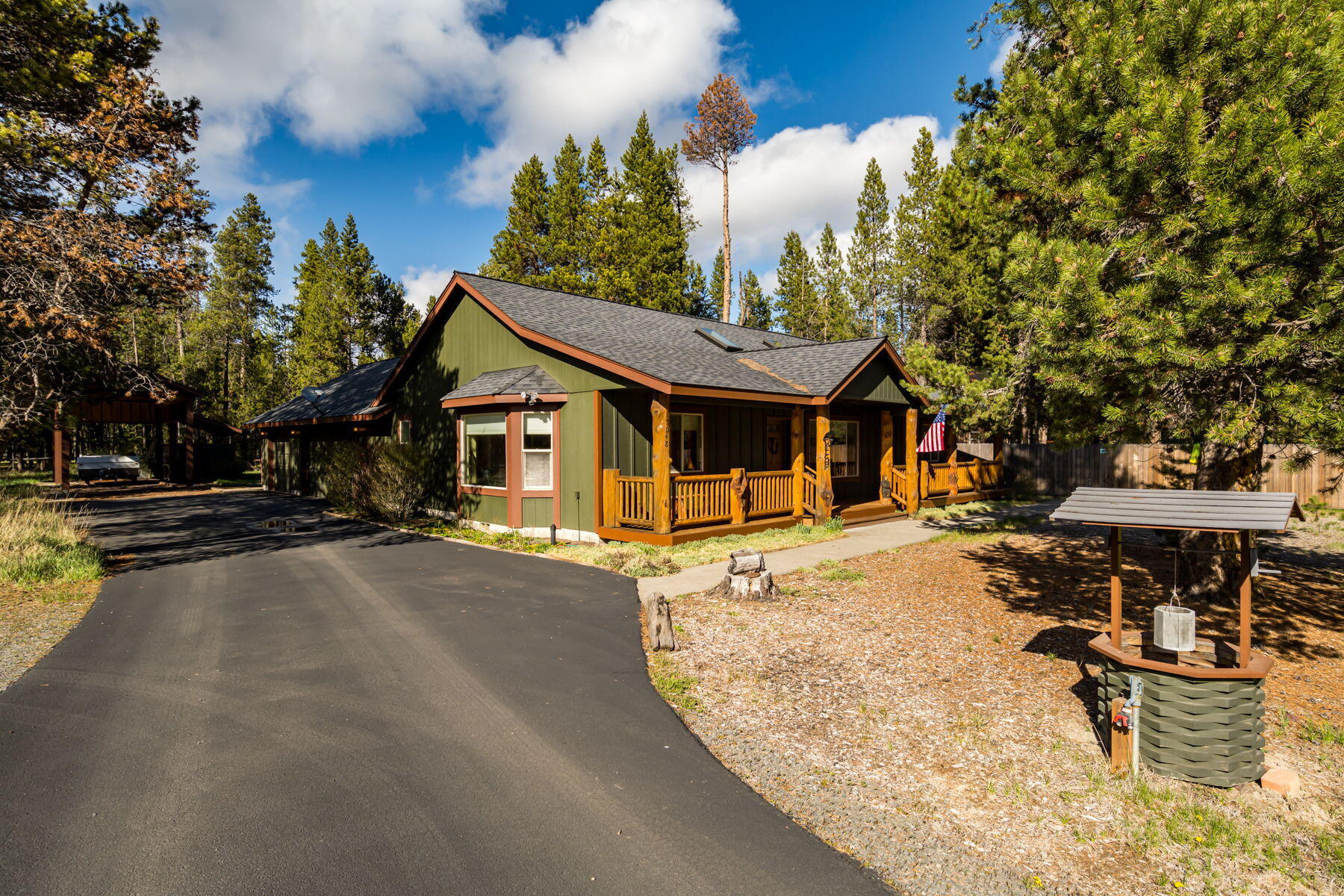 17048 Norwalk Road Bend, OR 97707 - Photo 28 of 36 a view of a house with sitting area