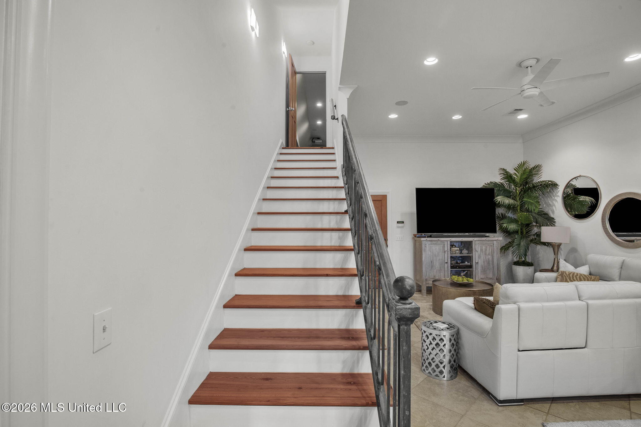 113 Carlton Boulevard Ridgeland, MS 39157 - Photo 51 of 82 Staircase to 5th Bedroom or Bonus