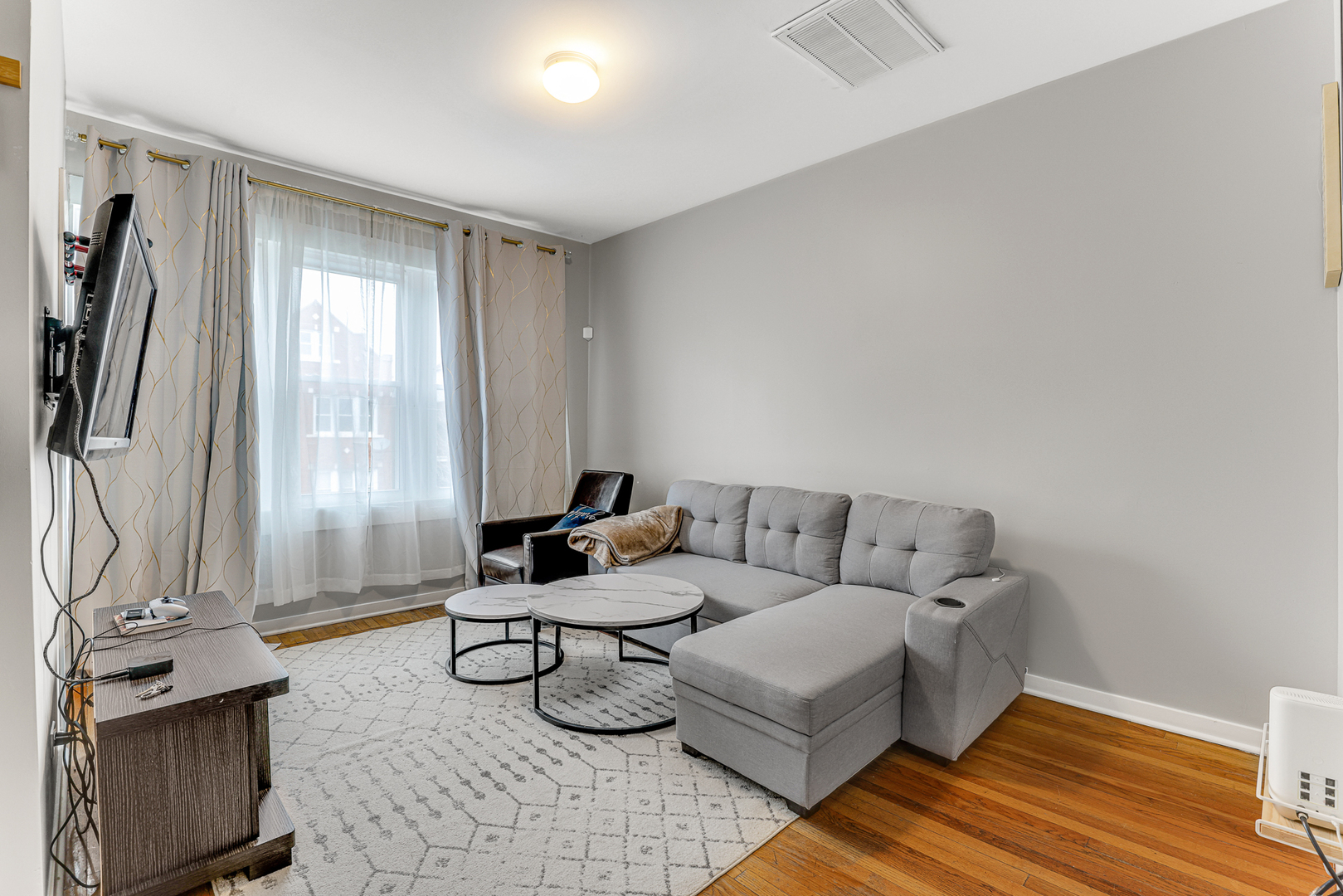 1749 West 19th Street Chicago, IL 60608 - Photo 4 of 36 Gallery Image 4