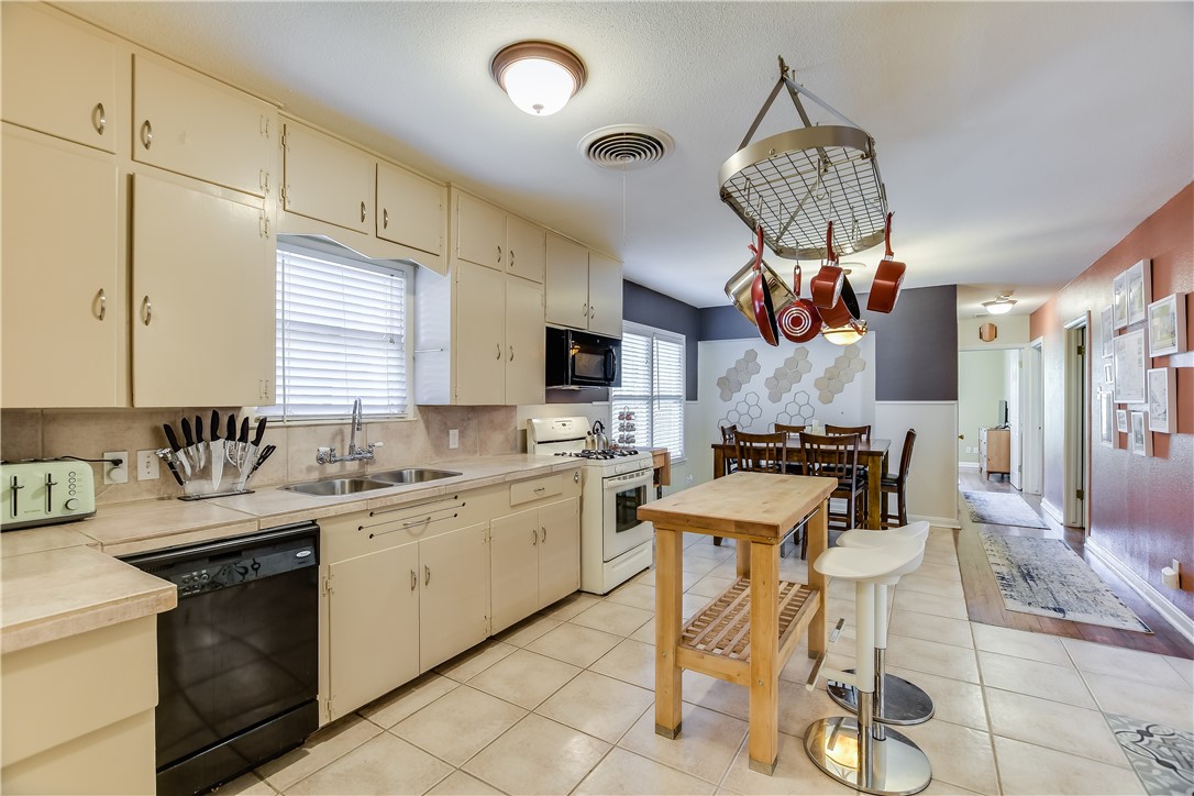 208 Braeswood Road Austin, TX 78704 - Photo 10 of 24