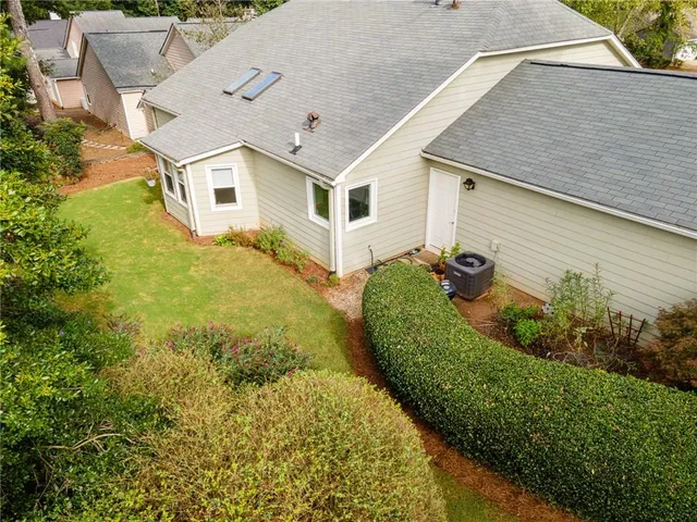 a view of a house with a backyard