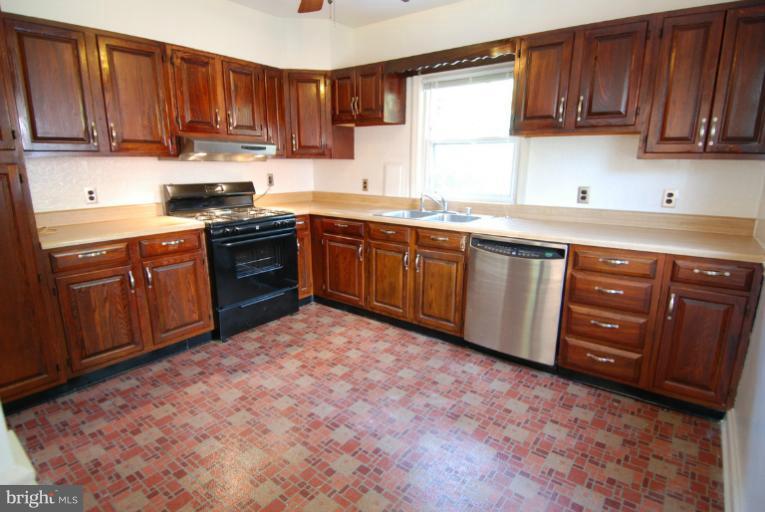 2836 Summerfield Road Falls Church, VA 22042 - Photo 3 of 11 Kitchen