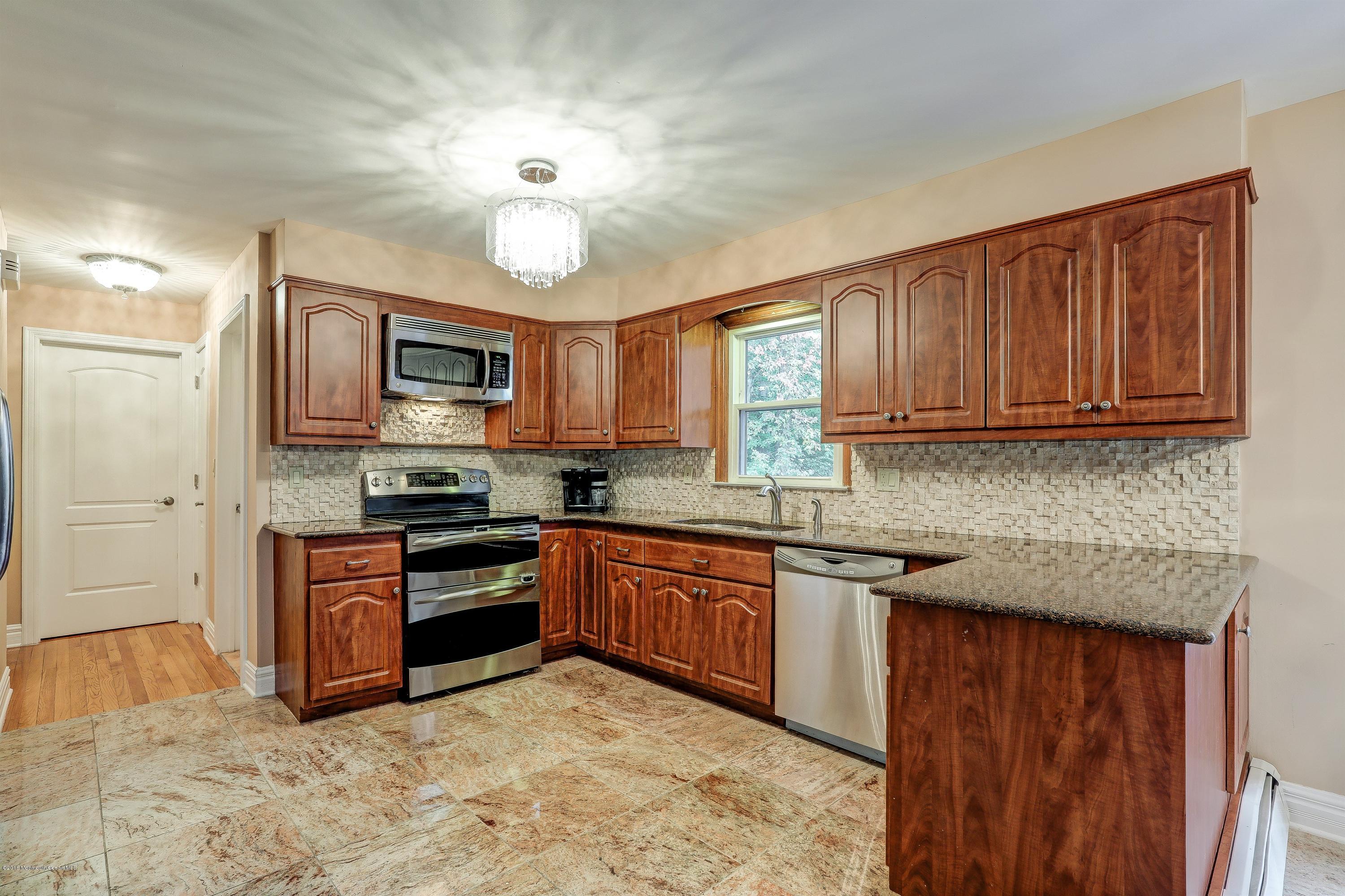 471 Union Hill Road Englishtown, NJ 07726 - Photo 11 of 27 004_Kitchen