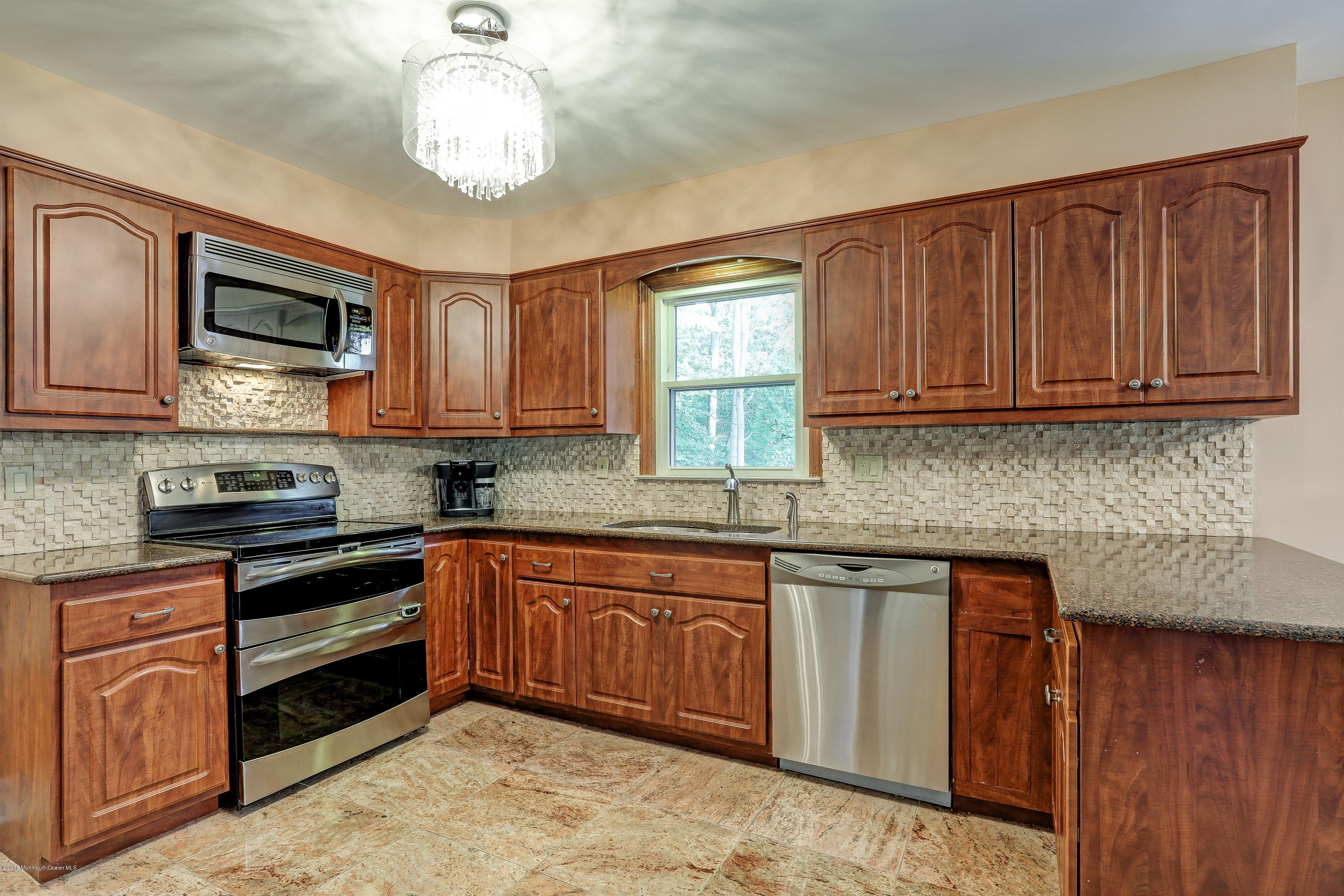 471 Union Hill Road Englishtown, NJ 07726 - Photo 2 of 27 005_Kitchen