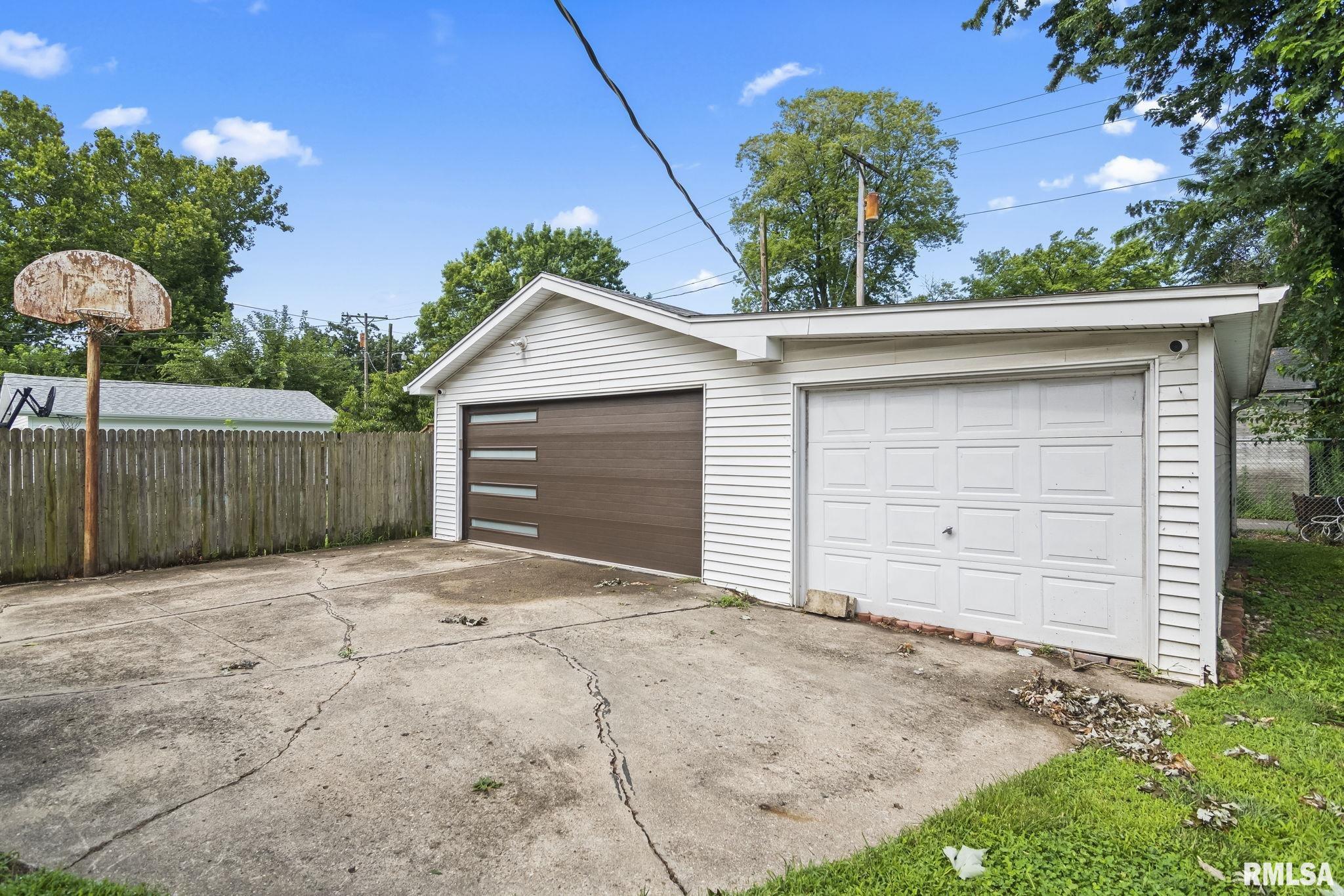 2339 Yale Boulevard Springfield, IL 62703 - Photo 30 of 35