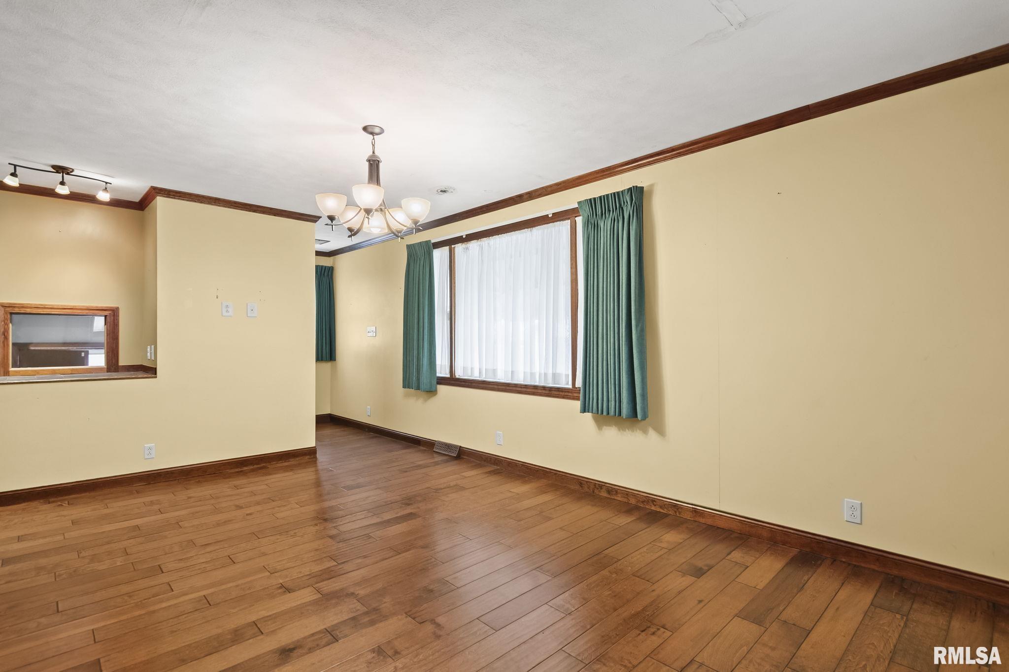 2339 Yale Boulevard Springfield, IL 62703 - Photo 8 of 35