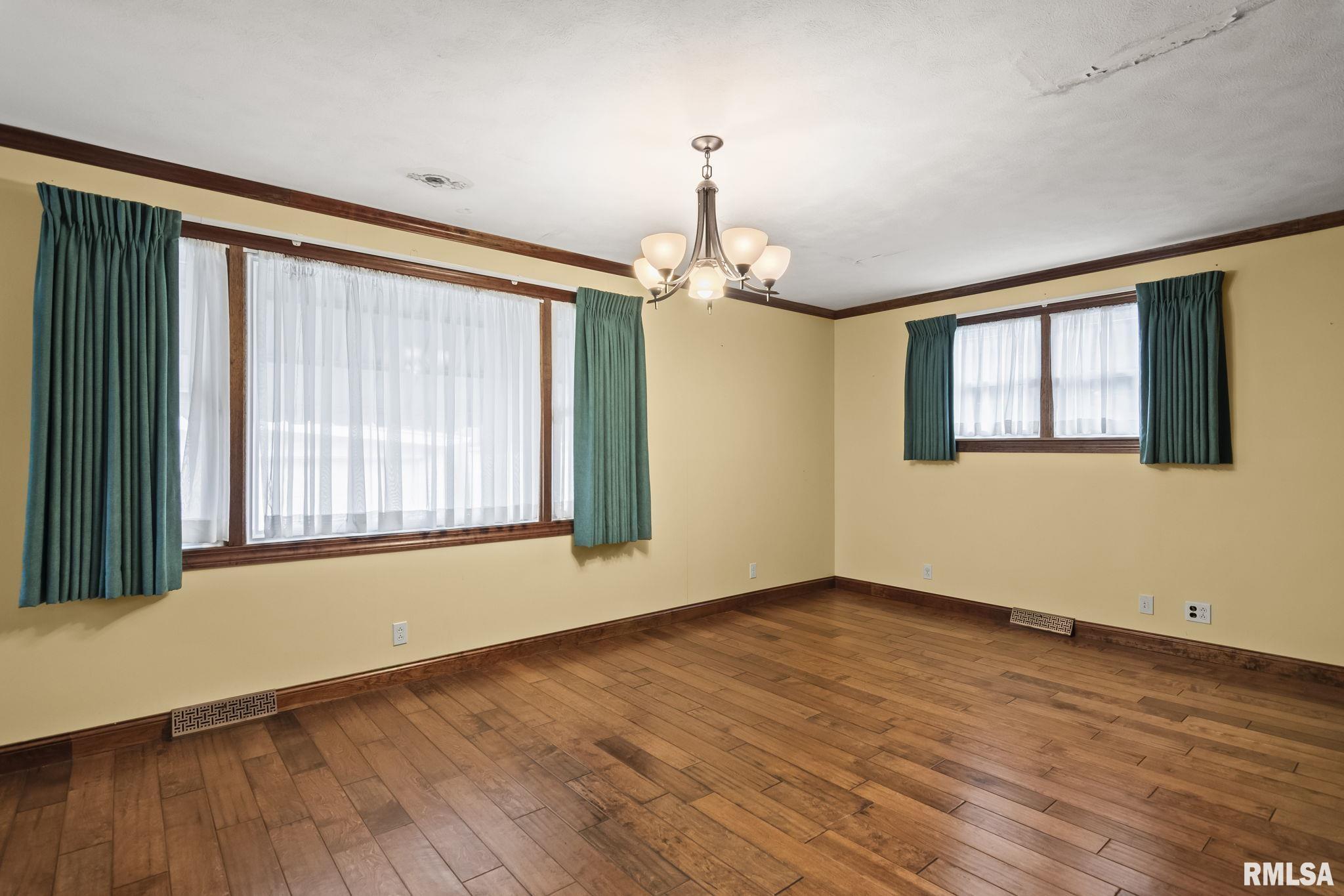 2339 Yale Boulevard Springfield, IL 62703 - Photo 9 of 35