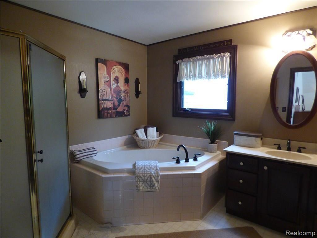 299 East Hurd Road Monroe, MI 48162 - Photo 39 of 46 P1320179.JPG
