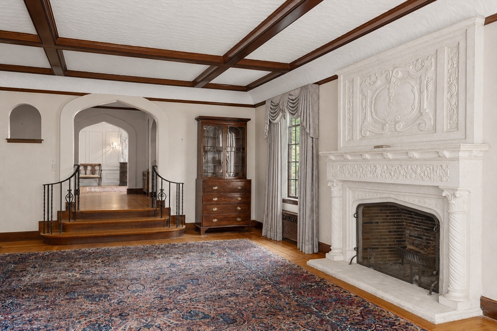 43 Monadnock Road Wellesley, MA 02481 - Photo 5 of 42