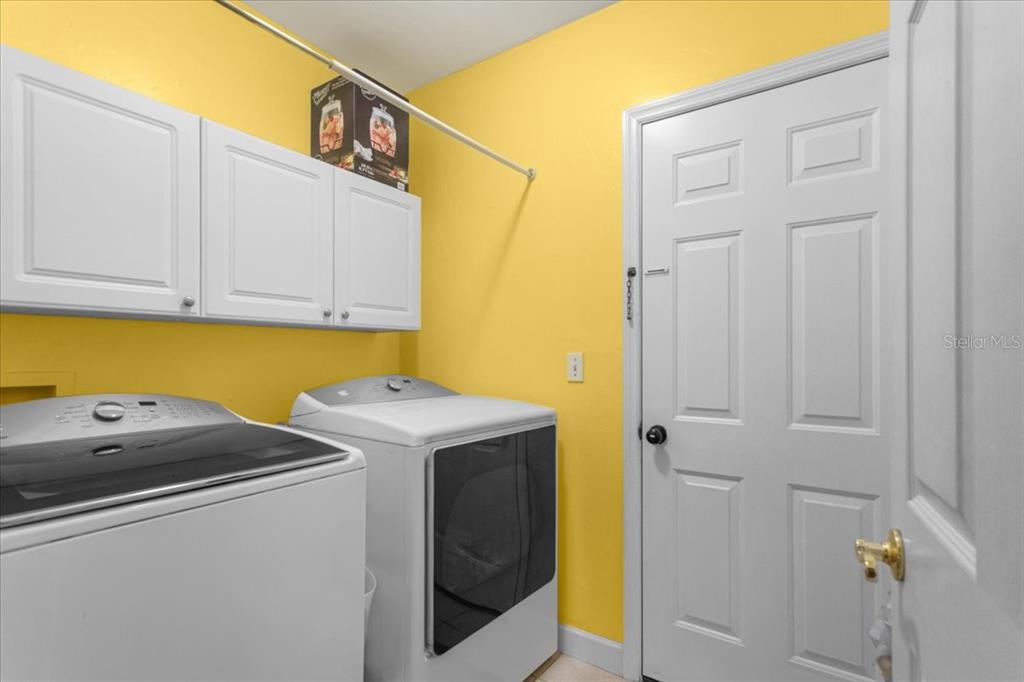 7203 Northwest 121st Avenue Alachua, FL 32615 - Photo 12 of 37 a utility room with dryer and washer
