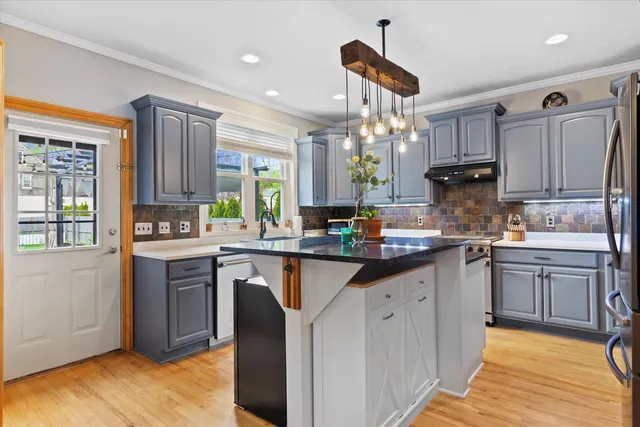 $699,900 | 1821 Vel R. Phillips Avenue, Milwaukee, WI 53212