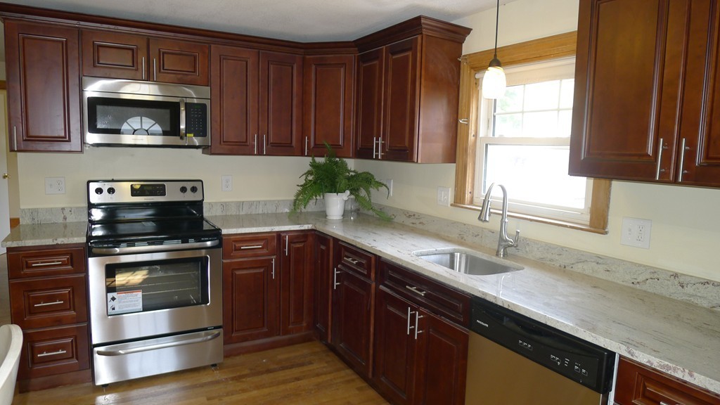 3 Roland Road Peabody, MA 01960 - Photo 8 of 30 Gallery Image 8