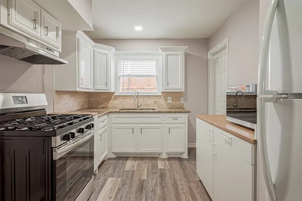 $1,650 | 4509 Larch Lane, Bellaire, TX 77401