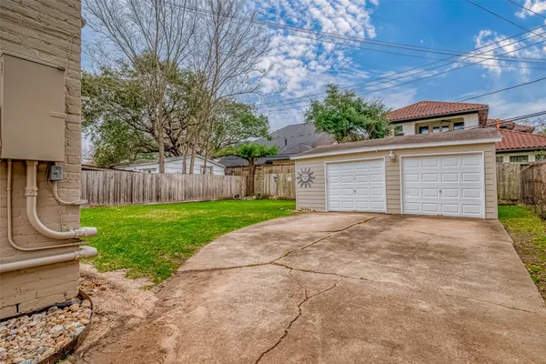 $1,650 | 4509 Larch Lane, Bellaire, TX 77401