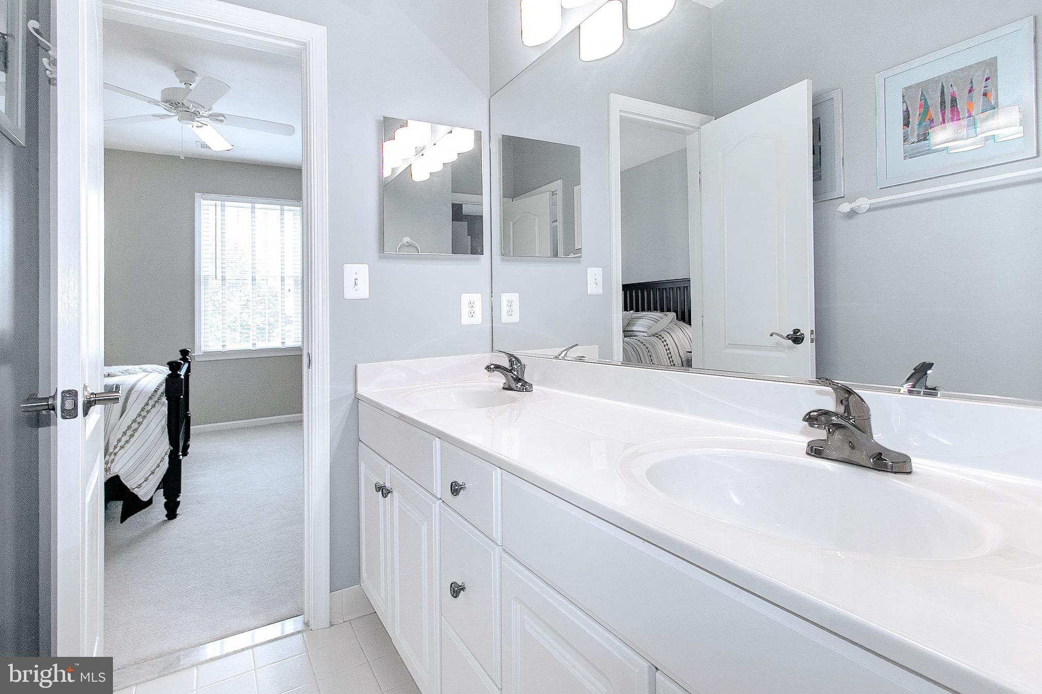 4700 Autumn Glory Way Chantilly, VA 20151 - Photo 34 of 49 JACK AND JILL BATHROOM
