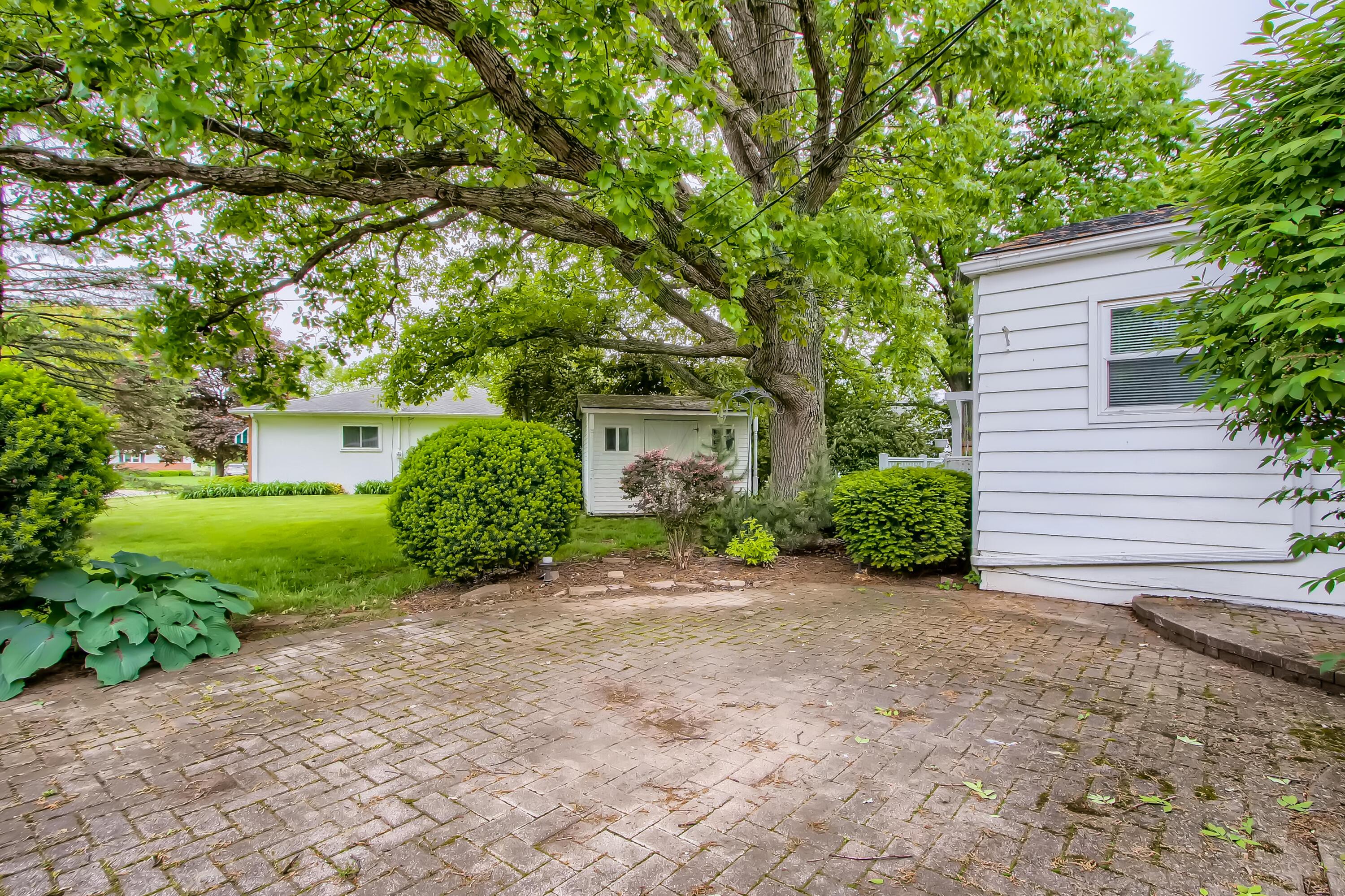 1781 Fishinger Road Columbus, OH 43221 - Photo 25 of 29 35 Patio