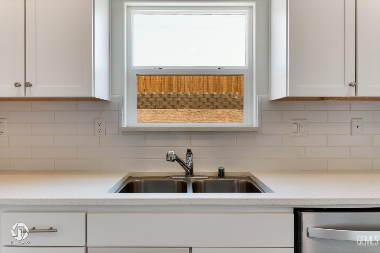 Undisclosed Address Shafter, CA 93263 - Photo 5 of 27