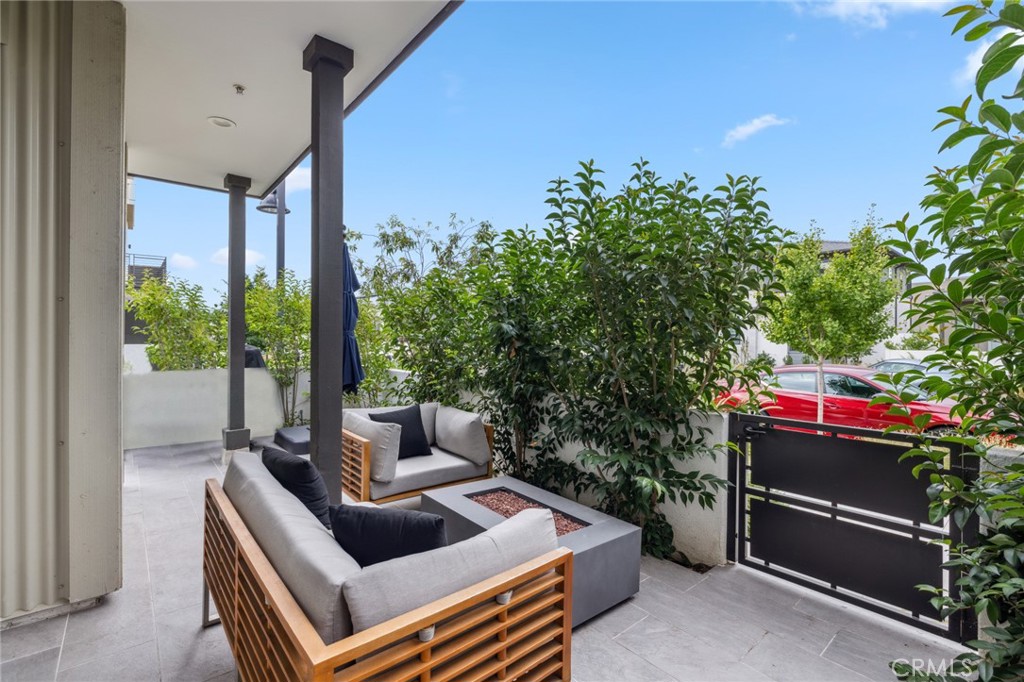 160 Keeper Irvine, CA 92618 - Photo 20 of 29 a view of an outdoor kitchen with a porch