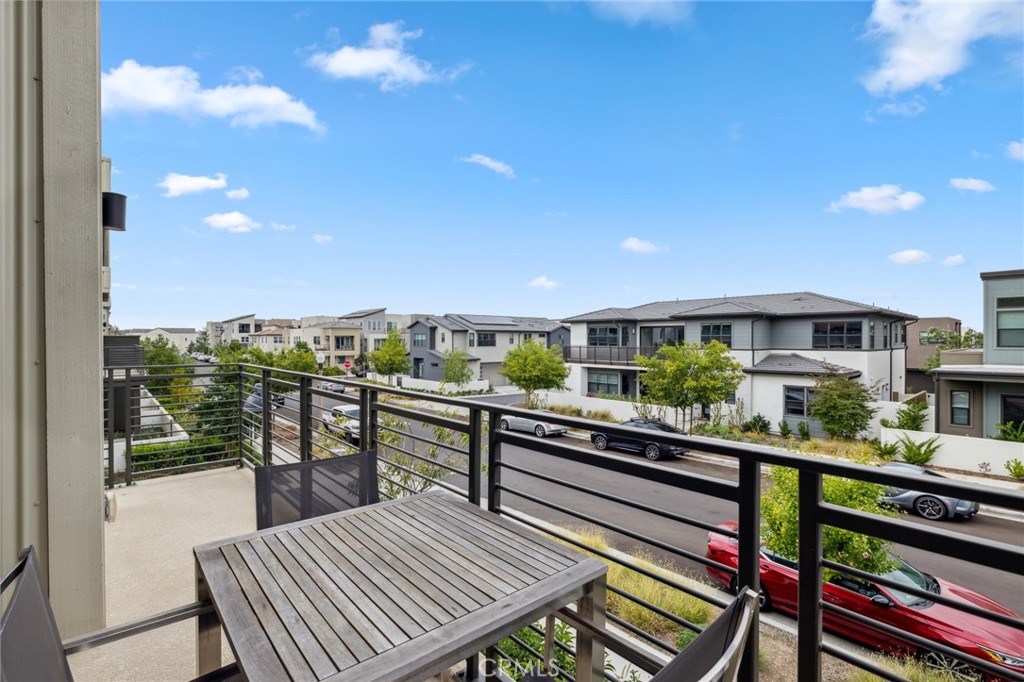 160 Keeper Irvine, CA 92618 - Photo 22 of 29 a view of a balcony with chairs