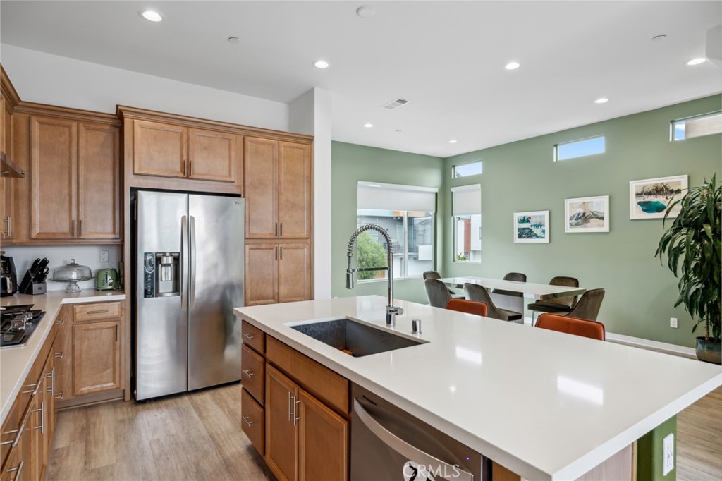 160 Keeper Irvine, CA 92618 - Photo 5 of 29 a kitchen with stainless steel appliances a sink a stove a refrigerator and cabinets