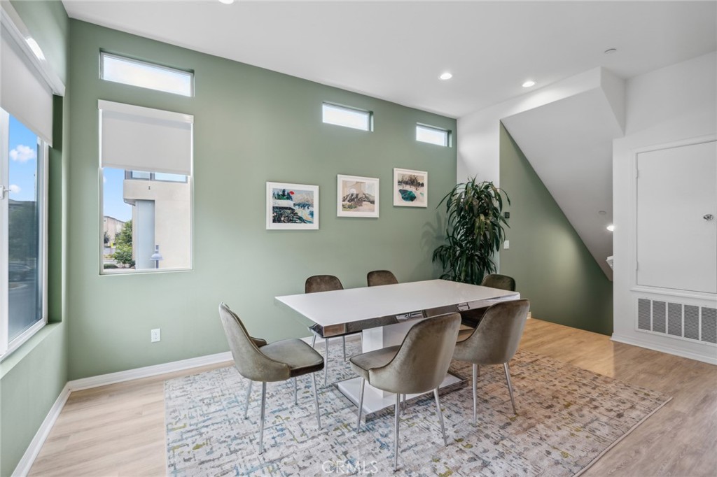 160 Keeper Irvine, CA 92618 - Photo 10 of 29 a view of a dining room with furniture