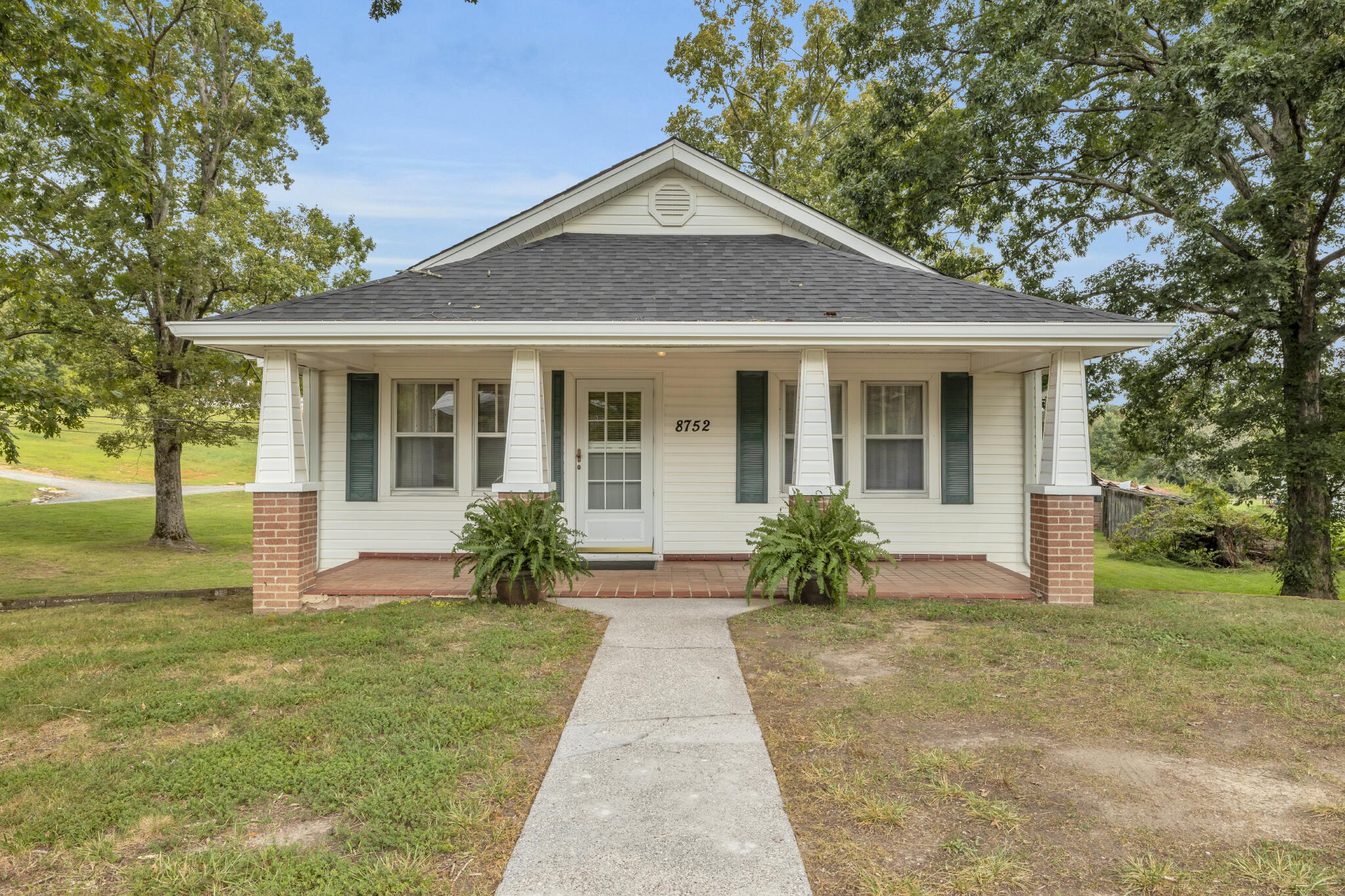 8752 Daisy Dallas Road Hixson, TN 37343 - Photo 2 of 27 4T1A0288