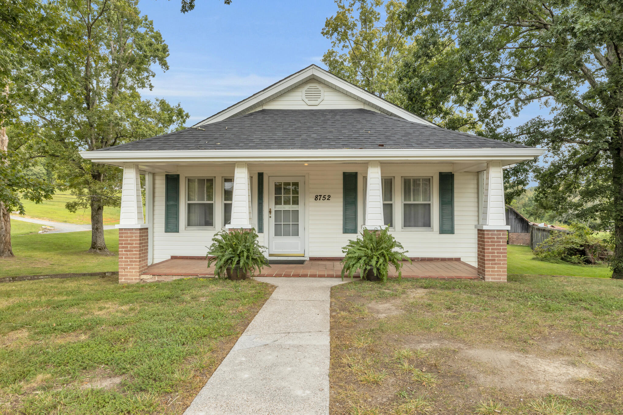 8752 Daisy Dallas Road Hixson, TN 37343 - Photo 3 of 27 4T1A0291
