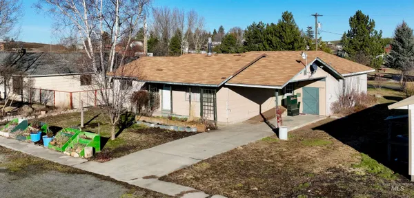 $237,000 | 417 Maple Street, Nezperce, ID 83543