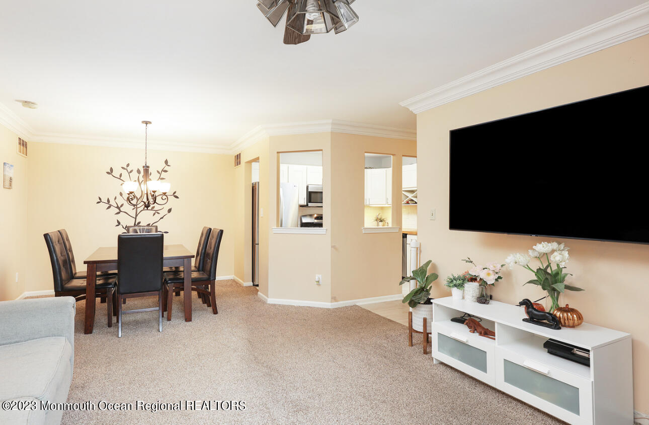 309 Raintree Court, Unit 309 Helmetta, NJ 08828 - Photo 11 of 22 LR/DR/KIT