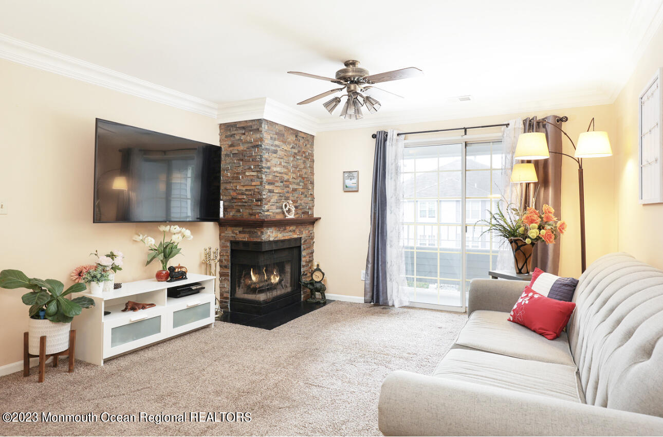 309 Raintree Court, Unit 309 Helmetta, NJ 08828 - Photo 13 of 22 LR