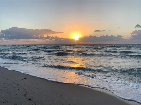 $2,800 | 2625 Collins Avenue, Unit 320, Miami Beach, FL 33140