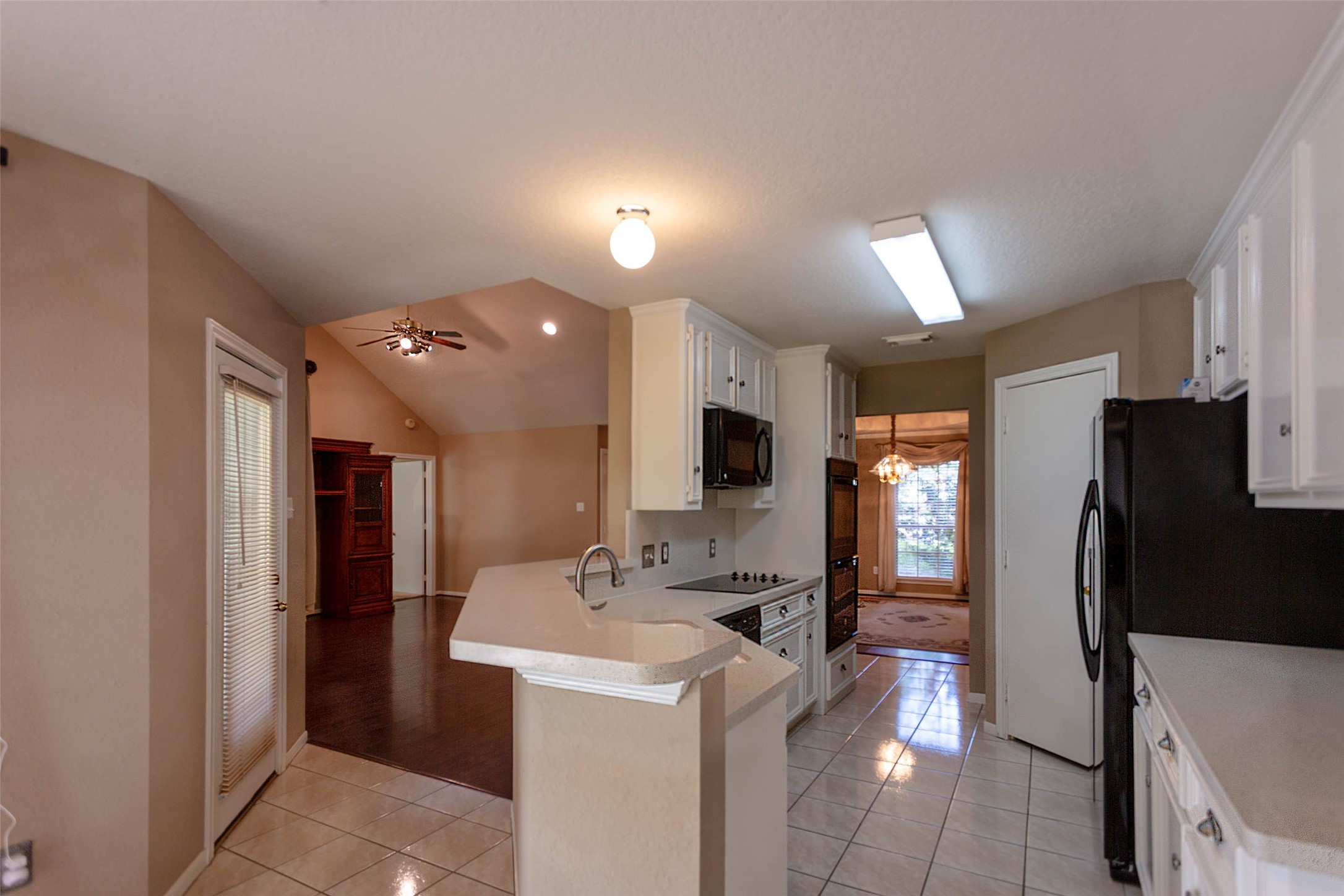 217 Tupelo Lane Conroe, TX 77304 - Photo 4 of 26 Kitchen