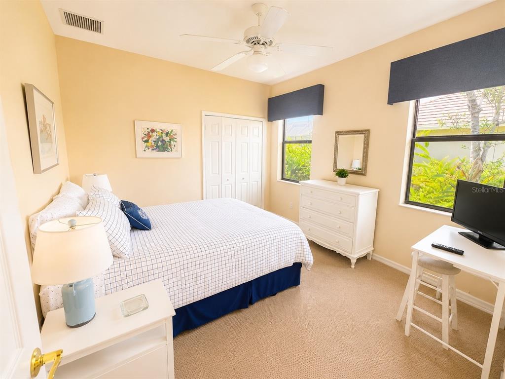 6828 Honeysuckle Trail Lakewood Ranch, FL 34202 - Photo 17 of 25