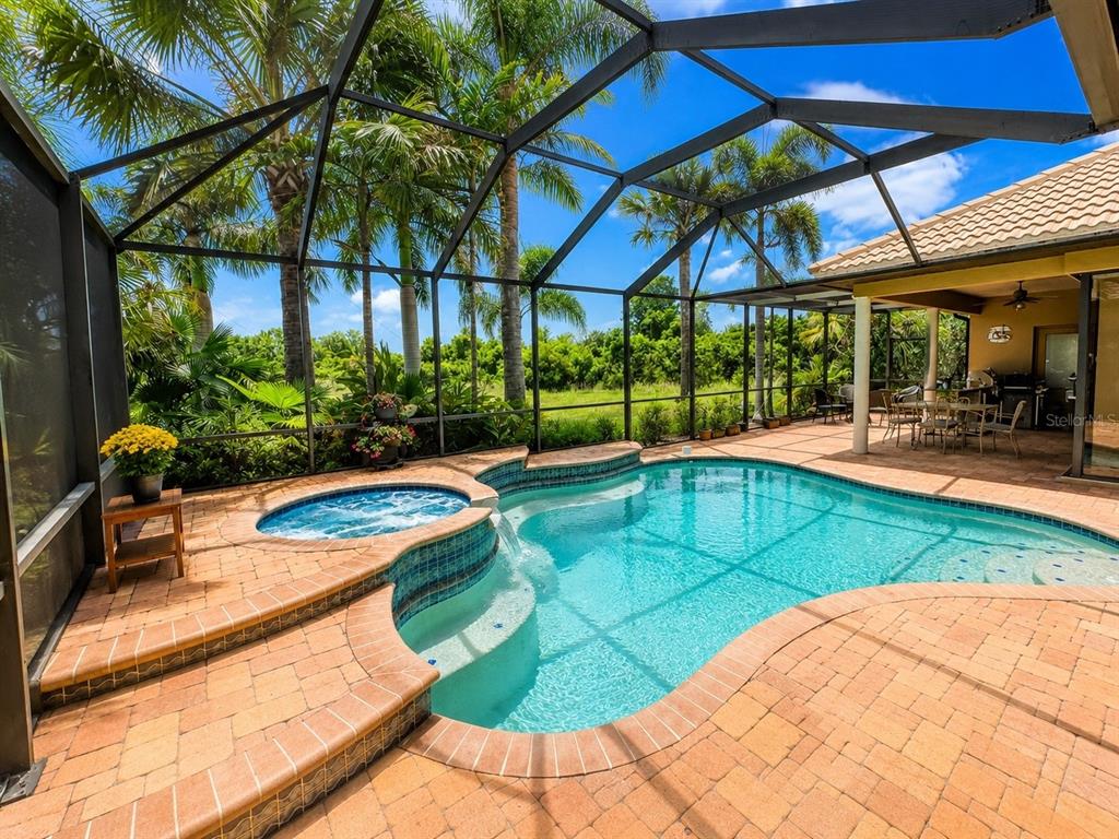 6828 Honeysuckle Trail Lakewood Ranch, FL 34202 - Photo 4 of 25