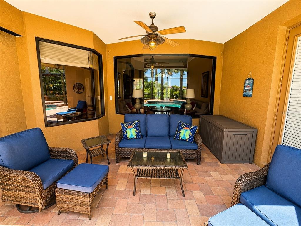 6828 Honeysuckle Trail Lakewood Ranch, FL 34202 - Photo 5 of 25