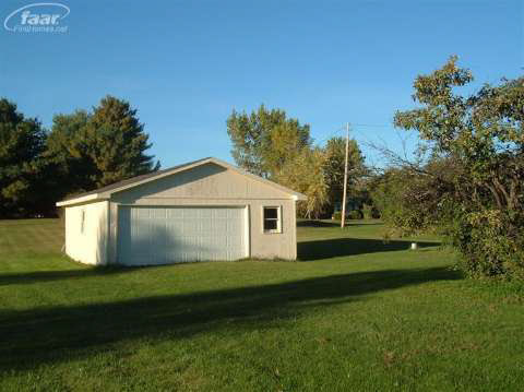 5094 Lahring Road Linden, MI 48451 - Photo 3 of 9 20375770-2.JPG