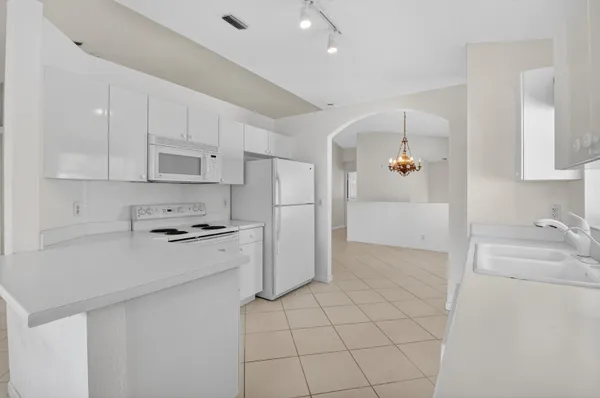 $325,000 | 7978 Laina Lane, Unit 3, Boynton Beach, FL 33437