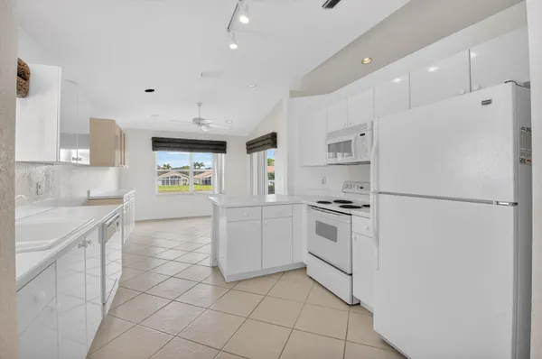 $325,000 | 7978 Laina Lane, Unit 3, Boynton Beach, FL 33437
