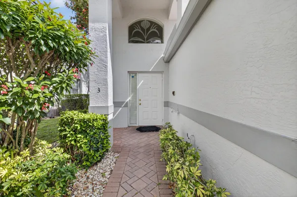 $325,000 | 7978 Laina Lane, Unit 3, Boynton Beach, FL 33437