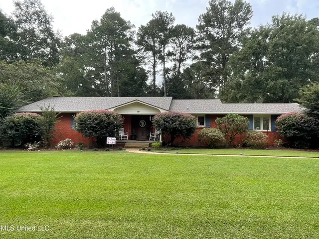 $274,900 | 205 Hazlewood Drive, Brookhaven, MS 39601