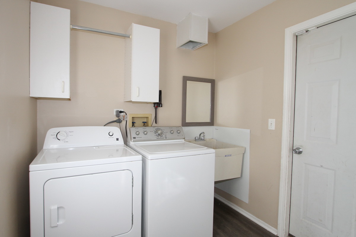 2165 Hidden Valley Drive Naperville, IL 60565 - Photo 12 of 29 a utility room with dryer and washer