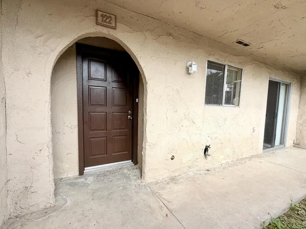 $190,000 | 1250 East Shaw Avenue, Unit 122, Fresno, CA 93710