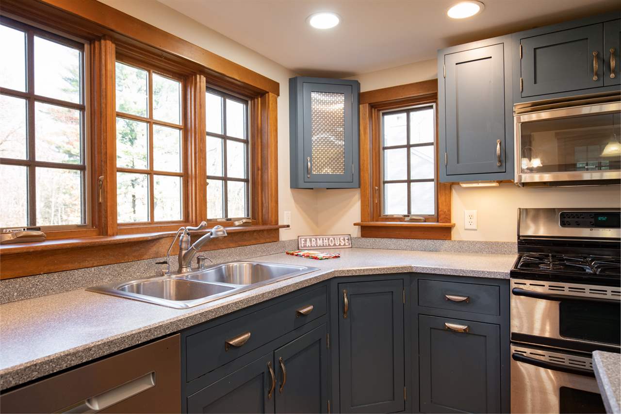 69 High Street Stratham, NH 03885 - Photo 8 of 36