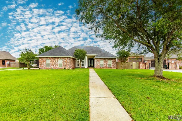 $398,000 | 255 Lake Decade Court, Houma, LA 70360
