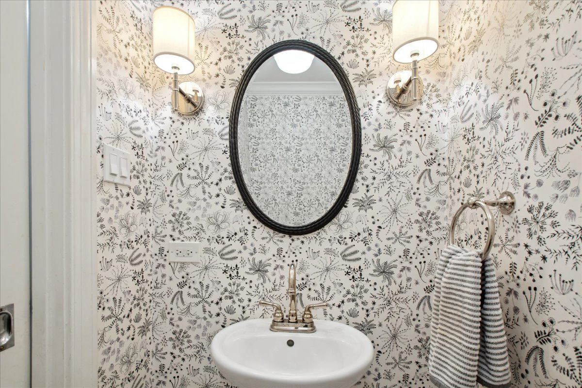 2429 Prospect Avenue Evanston, IL 60201 - Photo 13 of 31 a bathroom with a sink and a mirror
