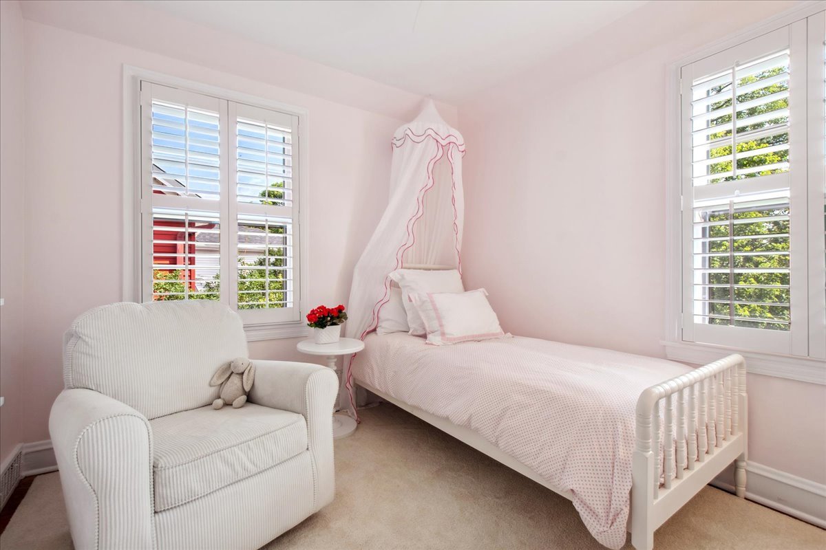 2429 Prospect Avenue Evanston, IL 60201 - Photo 18 of 31 a bedroom with a bed and a couch